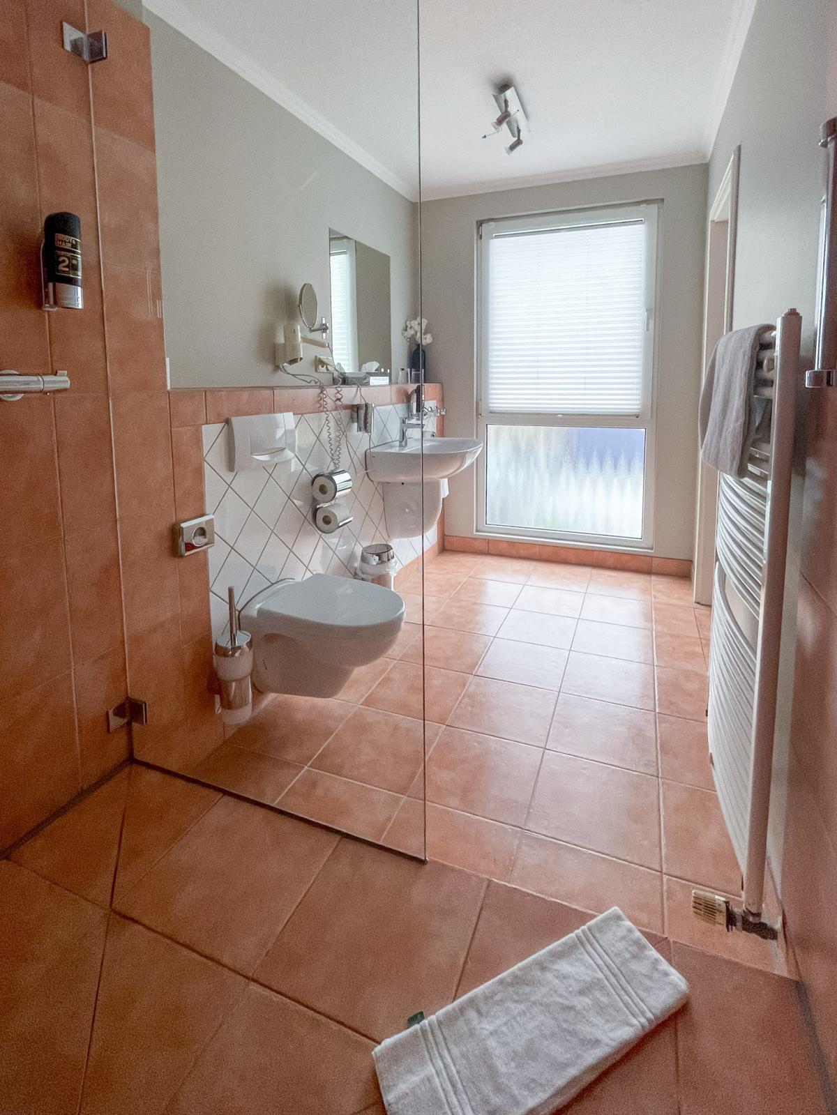 Comfort double room with XXL-Shower